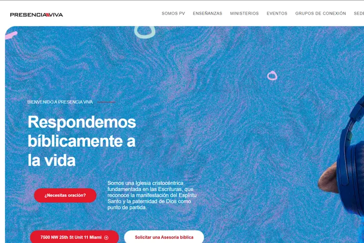 Página de inicio de Presencia Viva con el titular "Respondemos bíblicamente a la vida" y botones para pedir oración y asesoría bíblica